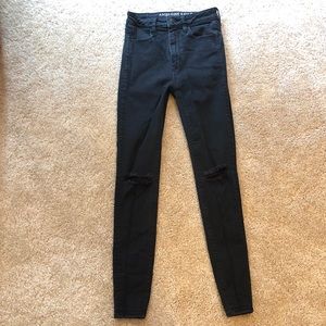 BLACK SUPER HI-RISE AMERICAN EAGLE JEANS
